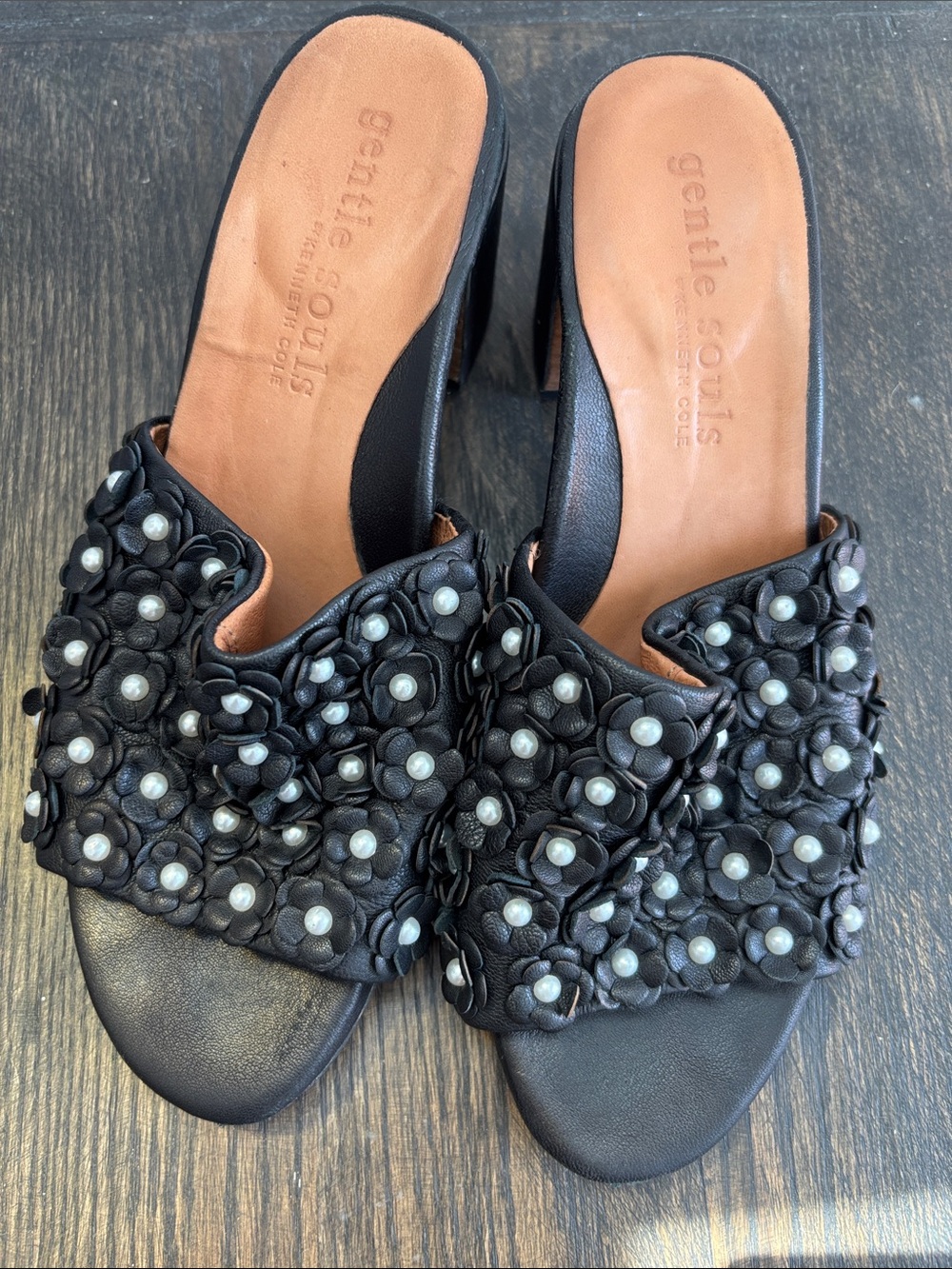 Gentle Souls Chantel-La 2 slip on sandals, black floral appliqué, pearls,size 9